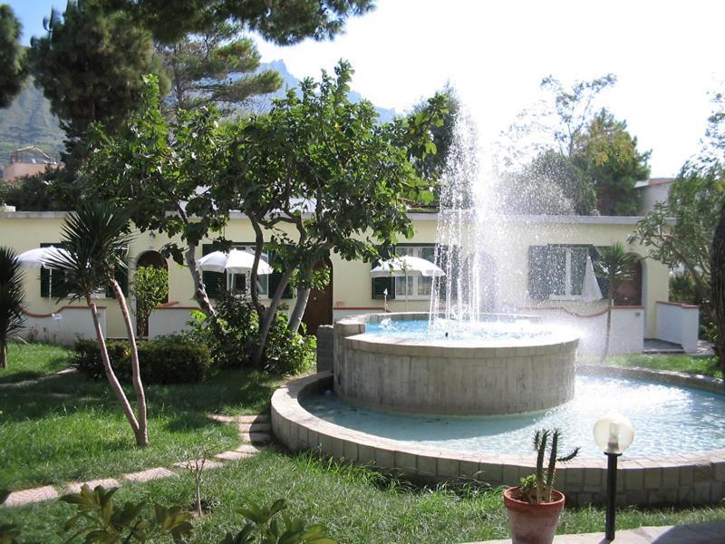 Albergo Villa Hibiscus Forio  Екстер'єр фото