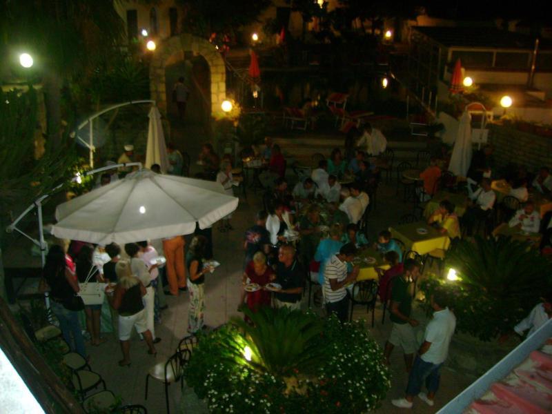 Albergo Villa Hibiscus Forio  Екстер'єр фото