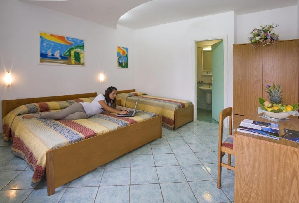 Albergo Villa Hibiscus Forio  Номер фото